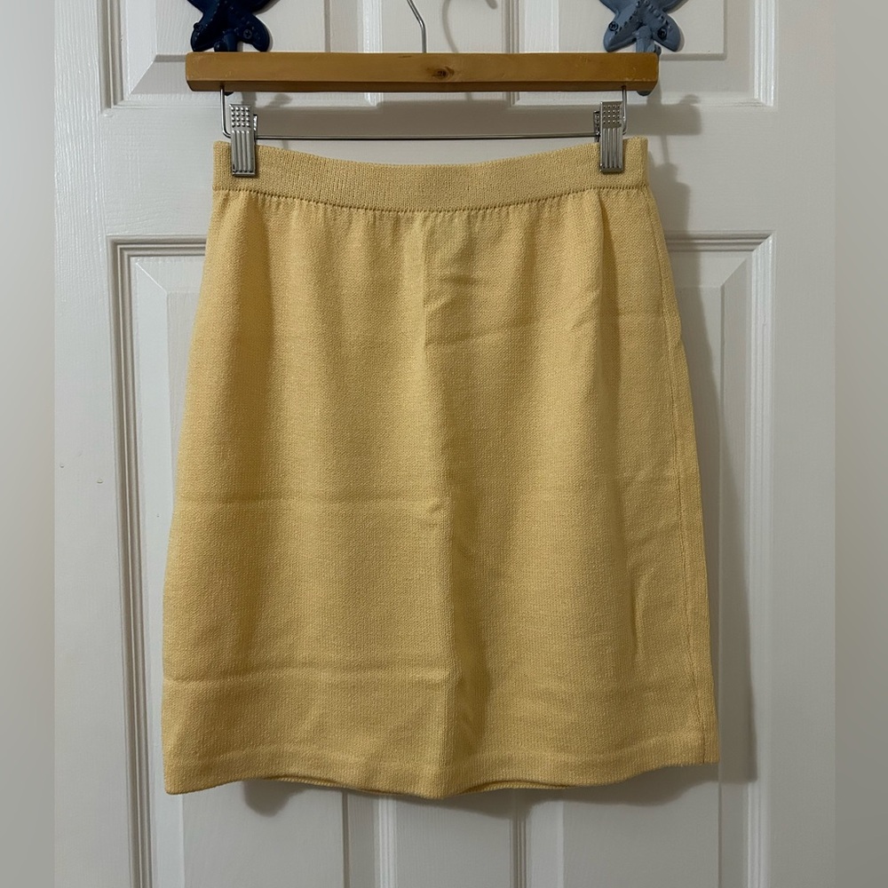 St. John collection by Marie Gray Women’s size 4 yellow knit skirt